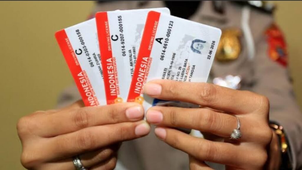 Buat SIM Baru Kini Bisa Lewat HP, Praktik Tetap di Satpas Ilustrasi membuat SIM (.inet)