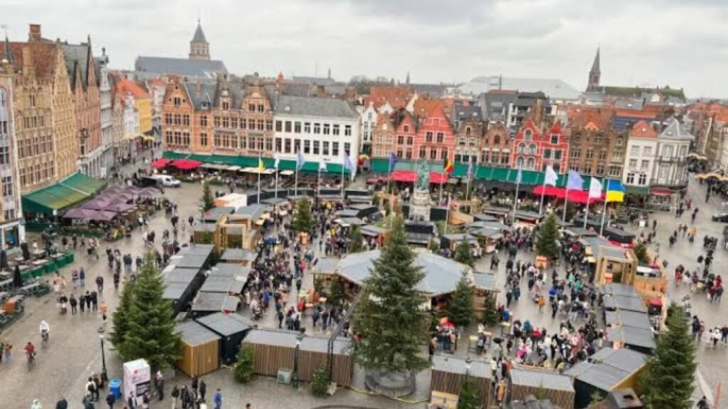 Ilustrasi kota bruges yang rusak oleh wisatawan (.inet)