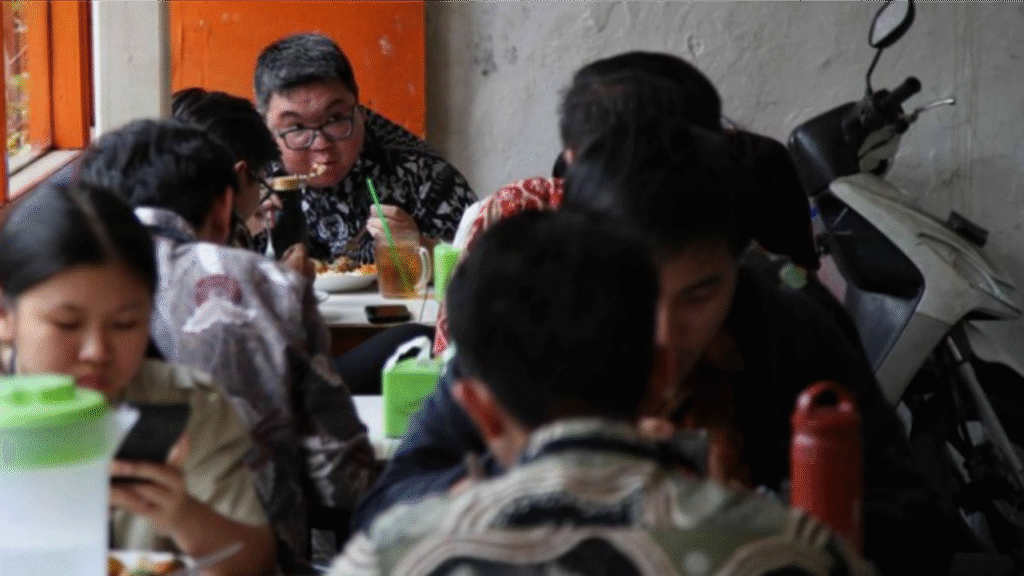 Pekerja Kelas Menengah Bisa Naik Kasta, Ini Syaratnya Ilustrasi pekerjaan kelas menengah bisa jadi orang kaya jika konsisten menambah aset (.inet)