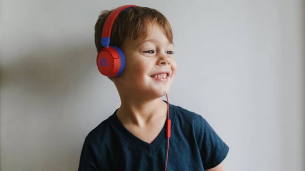 JBL Luncurkan Headphone Anak yang Bisa Diawasi Lewat Aplikasi Ilustrasi jbl yang luncurkan hadphone untuk anak (.inet)