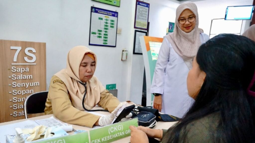 Ilustrasi cek kesehatan gratis dan separuh perempuan yang alami obesitas (.inet)