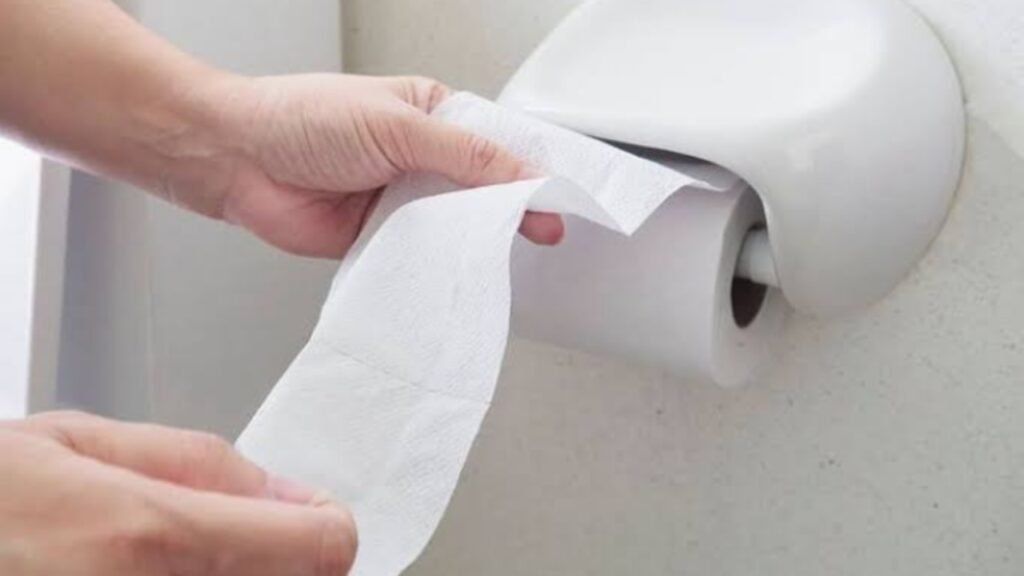 Ilustrasi kebiasaan masyarakat yang selalu buang tisu ke dalam kloset (.inet)