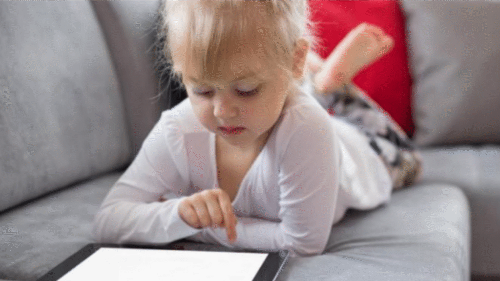 Ilustrasi 3 cara atasi kecanduan anak pada gadget (.inet)