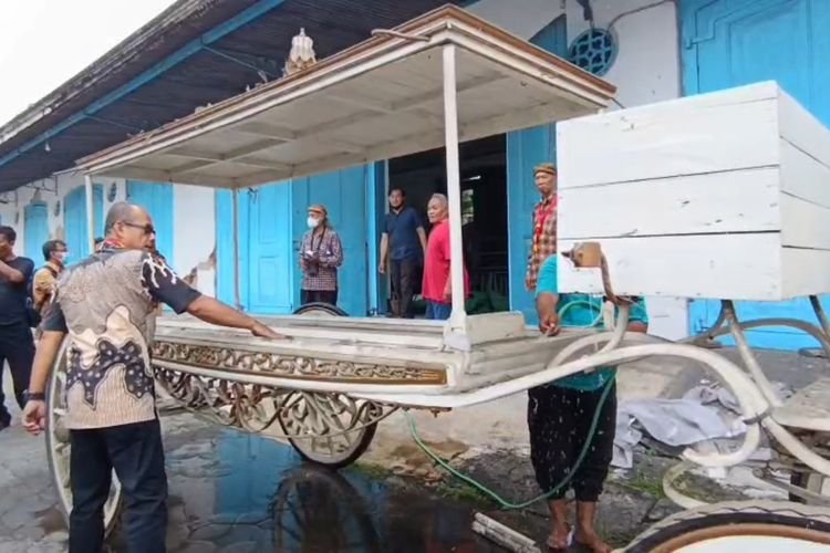 Kereta 100 Tahun Antar Jenazah PB XIII ke Imogiri kereta jenazah 100 tahun Keraton Surakarta